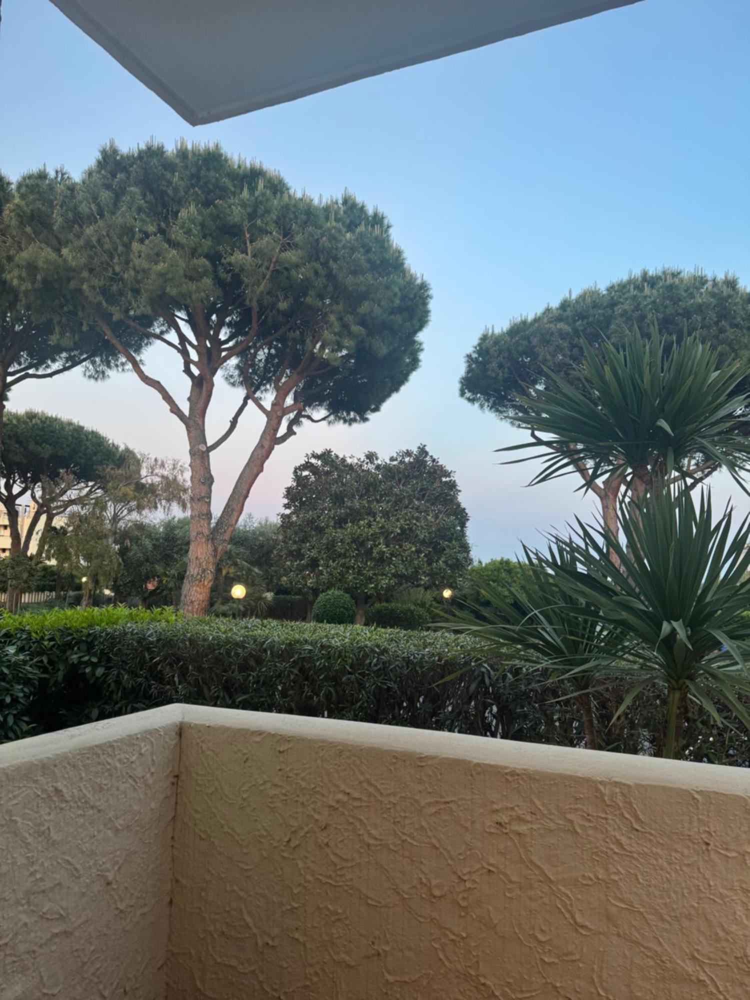 La Luna E Il Falo Ceriale Buitenkant foto