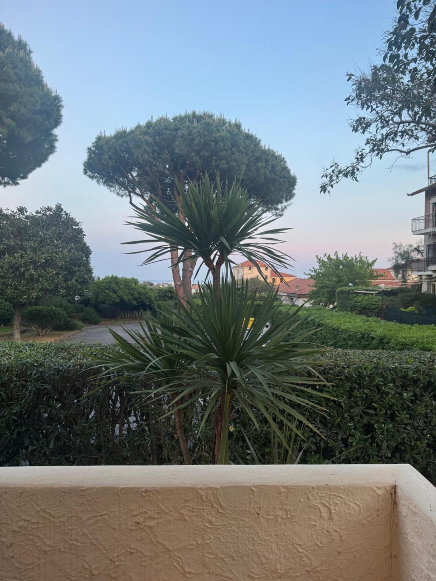 La Luna E Il Falo Ceriale Buitenkant foto